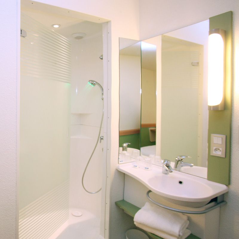 Salle d'eau chambre double Ibis Budget