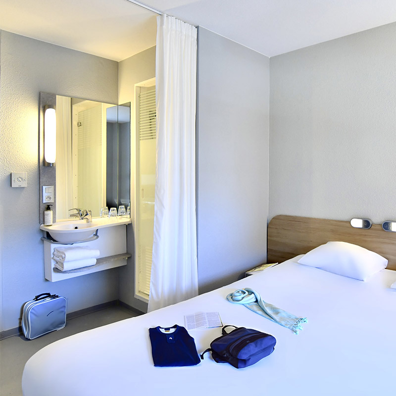 Salle d'eau chambre double Ibis Budget